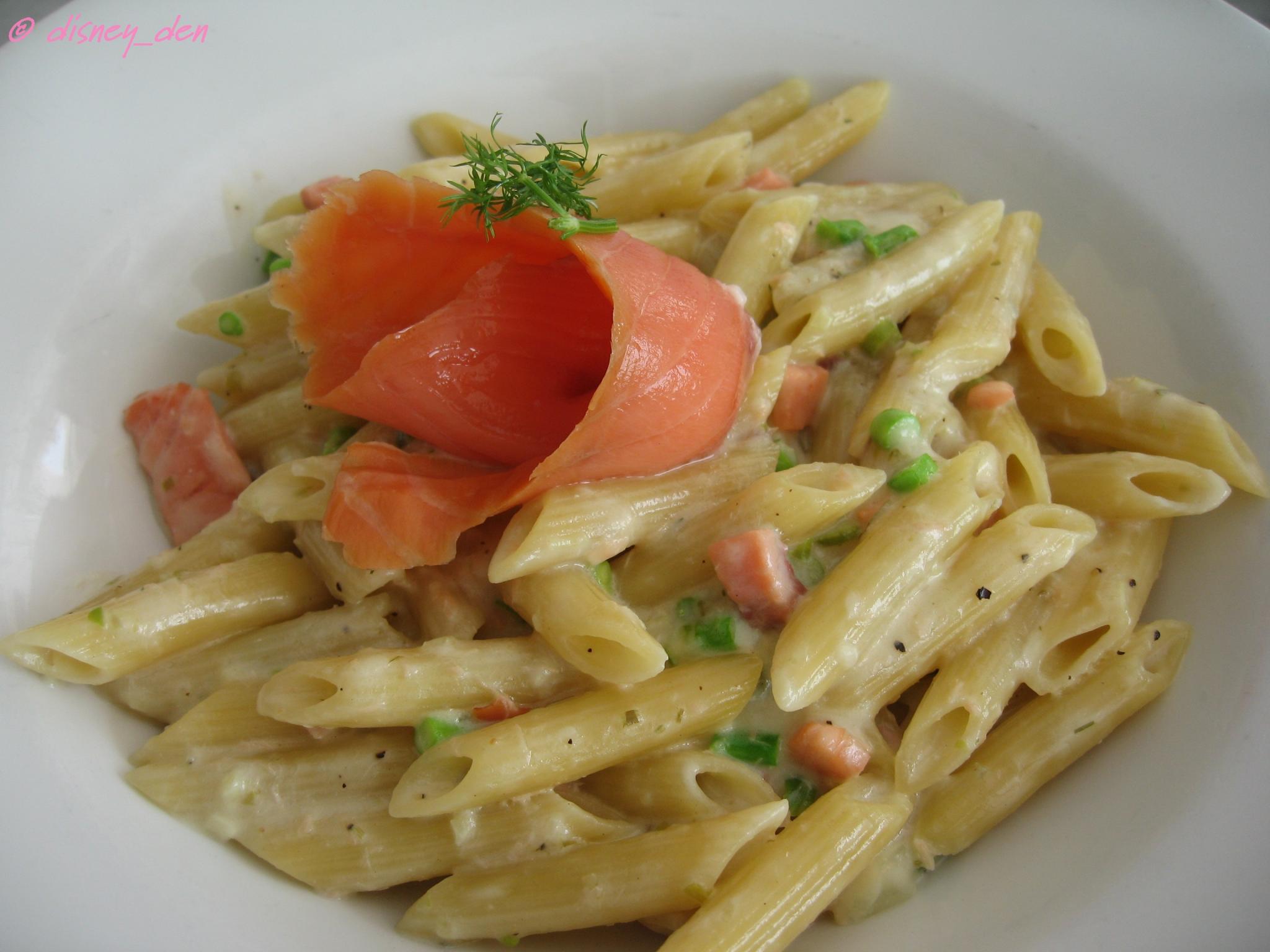 Pasta fredda al salmone e vodka una ricetta retrò, tipica degli anni 80, estremamente gustosa e saporita